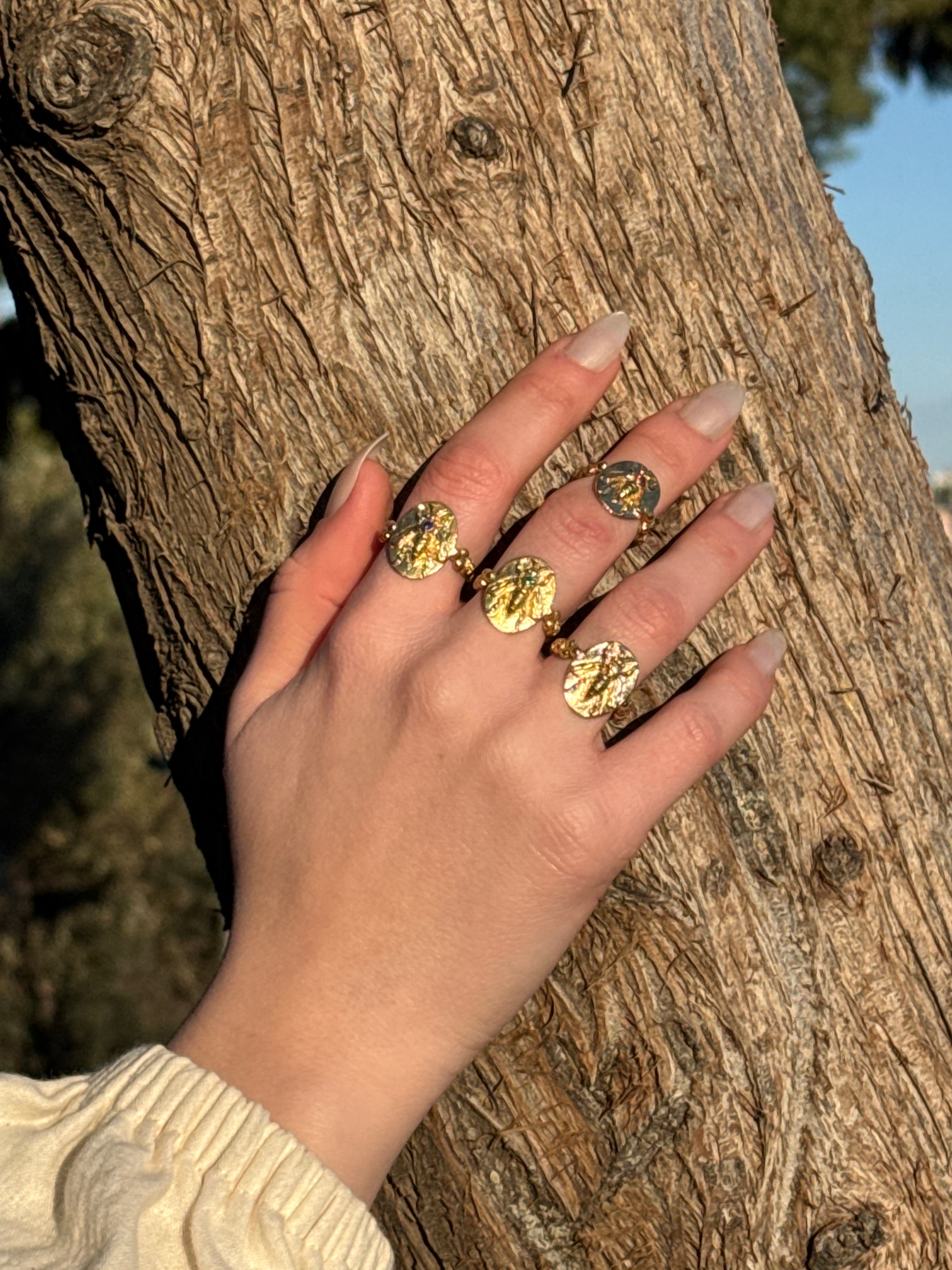 Arı Madalyon Yüzük