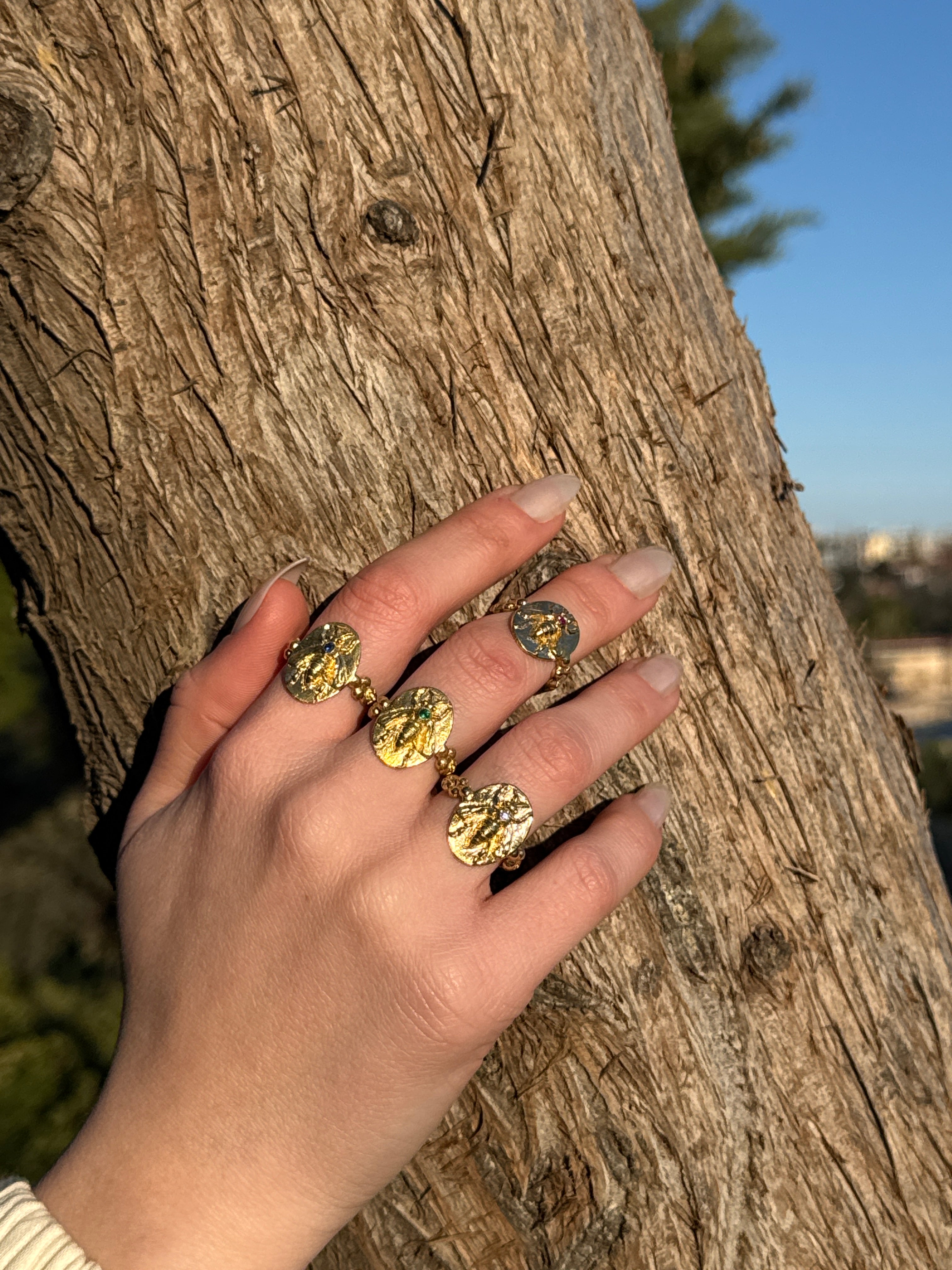 Arı Madalyon Yüzük